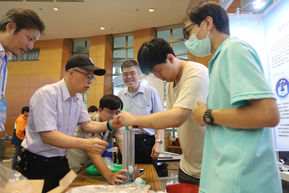 《圖說》量子科技正由基礎研究走向實務應用，未來將深刻影響產業結構，學生從科普實作中探索。〈教育局提供〉