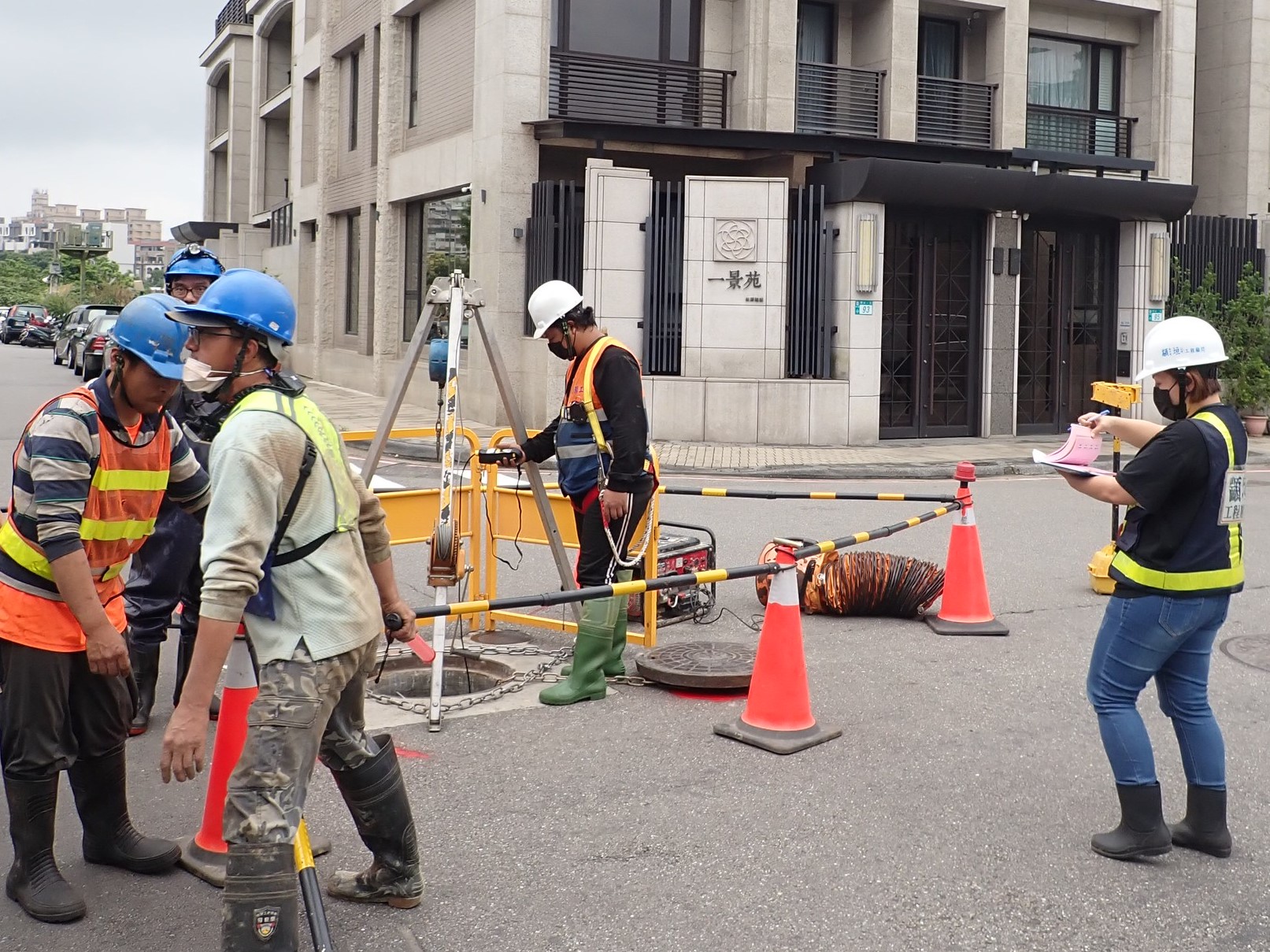 《圖說》雨水下水道考評，確認公所維護管理品質。〈水利局提供〉
