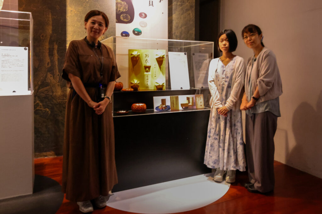 海峰棋院鎮院之寶「羽衣棋具組」，留有「本因坊」高川格、「名人」林海峰、「棋聖」