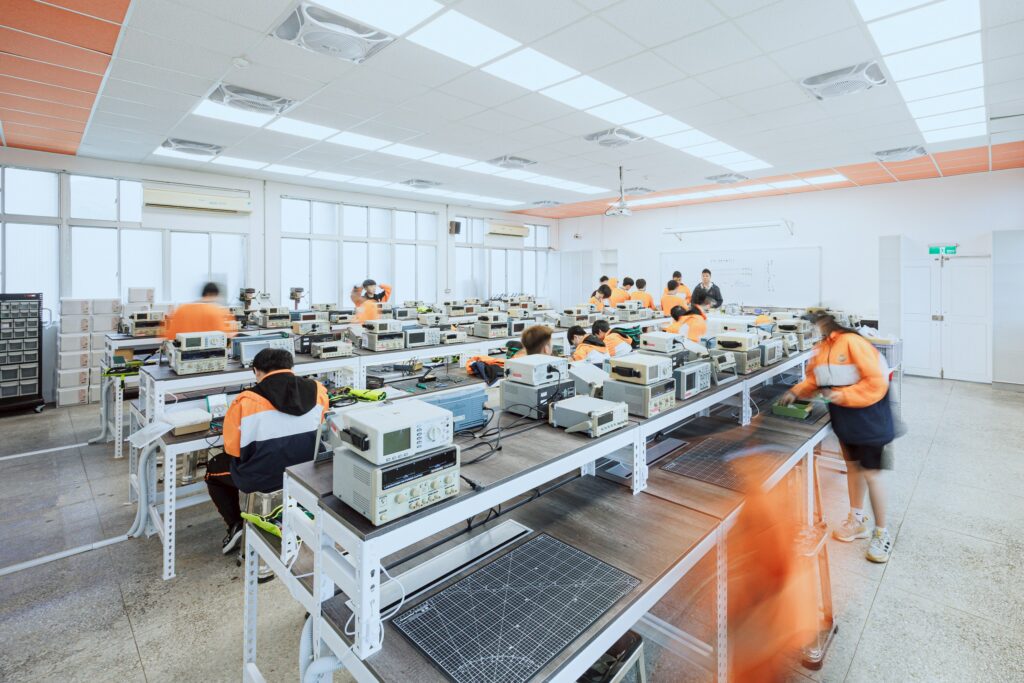 瑞芳高工資訊科建置嶄新電子電路實習工場