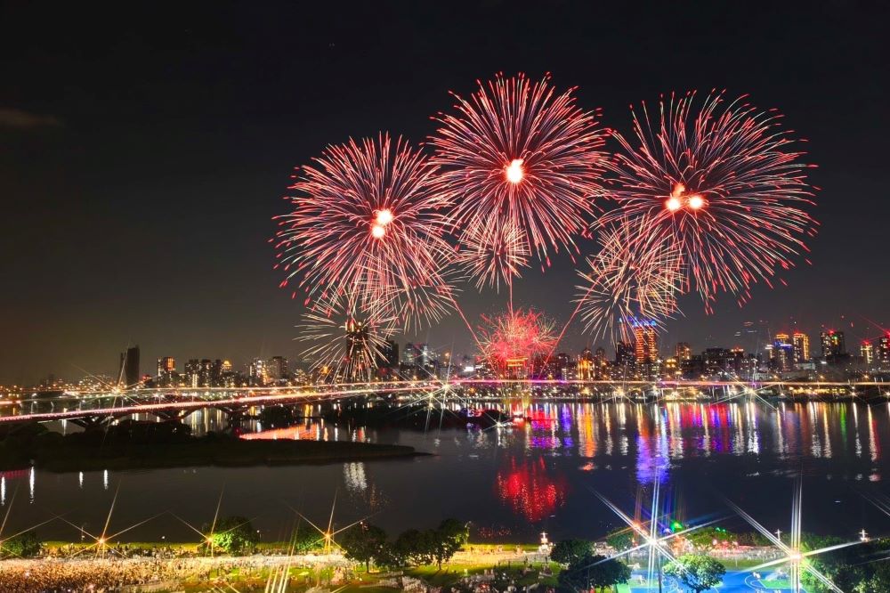 《圖說》根據1111人力銀行調查顯示，上班族心目中理想的七夕約會活動，大稻埕夏日節成為首選。〈台北市觀傳局提供〉