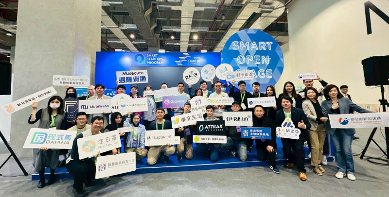 AI、智慧物流新創好消息 寶高數位基地釋出進駐名額 39 《圖說》寶高數位基地團隊率隊參與2025智慧城市展。〈青年局提供〉